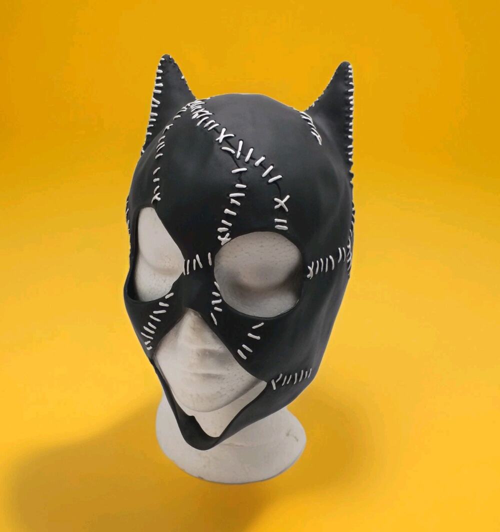 Vintage 1992 Batman Returns Catwoman Rubber Mask Michelle Pfeiffer DC Comics Cos